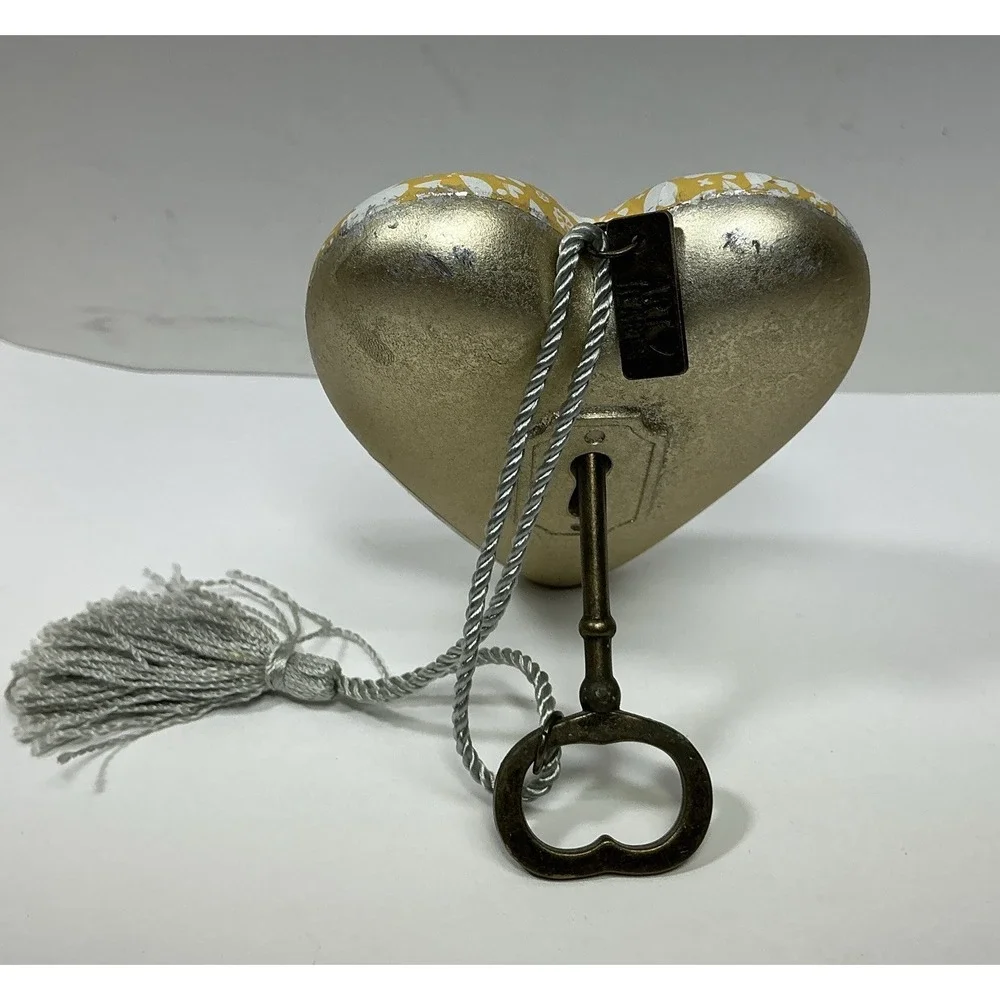 Sisters By Heart Rachael Taylor‎ Yellow home Decor Heart w/Key